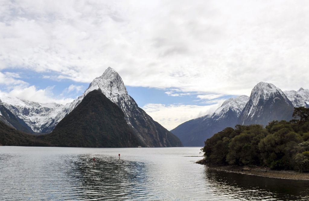 Milford Sound mountain peaks and waterfalls